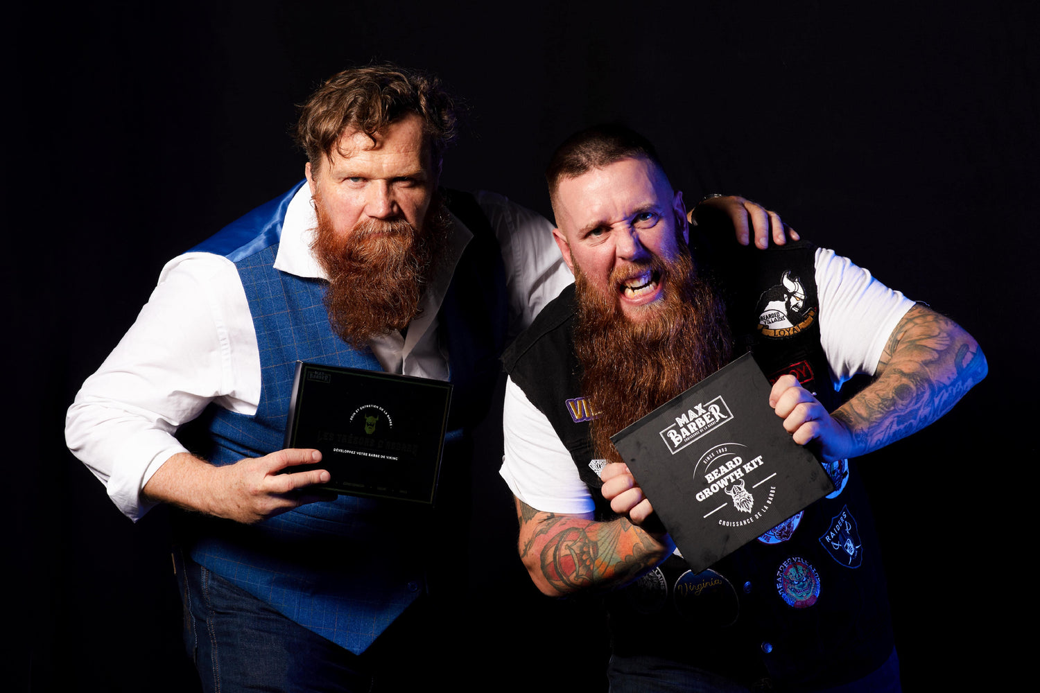 deux hommes barbus portent des coffrets barbe de chez max-barber
